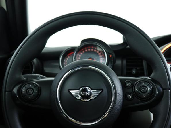 Mini Hatch III (F55/F56) с пробегом 2017 года, цена 1 800 000 рублей, 81000 км, хэтчбек, Автокод Объявления