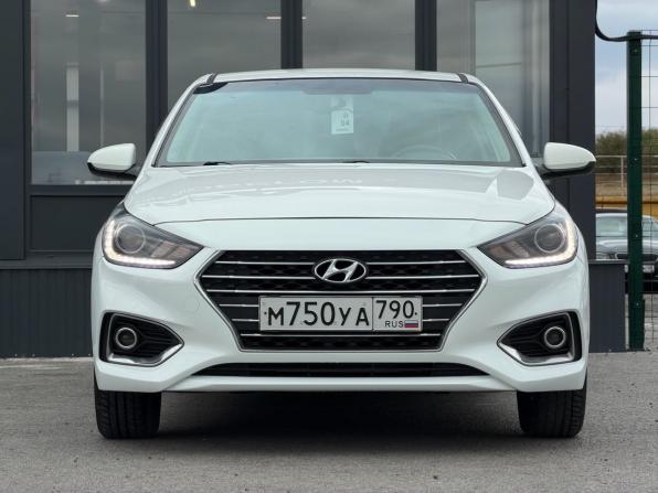 Hyundai Solaris II с пробегом 2018 года, цена 1 392 000 рублей, 125432 км, седан, Автокод Объявления