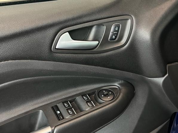 Ford Kuga II Рестайлинг с пробегом 2017 года, цена 1 640 000 рублей, 140057 км, внедорожник, Автокод Объявления