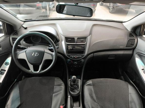 Hyundai Solaris I Рестайлинг с пробегом 2015 года, цена 780 000 рублей, 210000 км, седан, Автокод Объявления