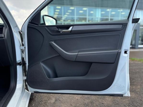 Skoda Rapid II с пробегом 2021 года, цена 1 570 000 рублей, 112450 км, лифтбек, Автокод Объявления