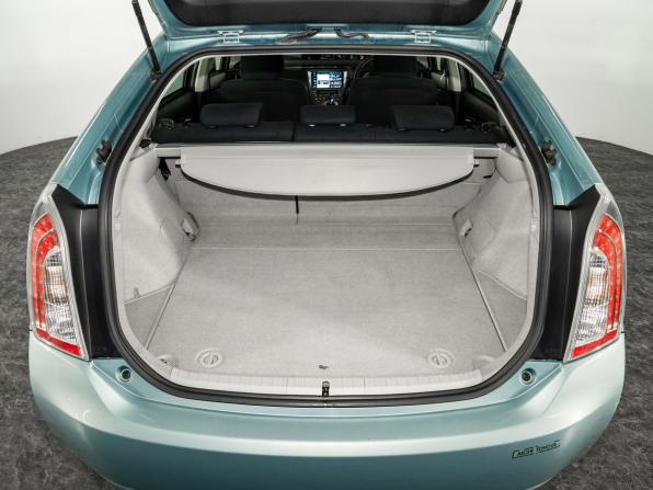Toyota Prius III Рестайлинг (XW30) с пробегом 2013 года, цена 1 050 500 рублей, 175311 км, лифтбек, Автокод Объявления
