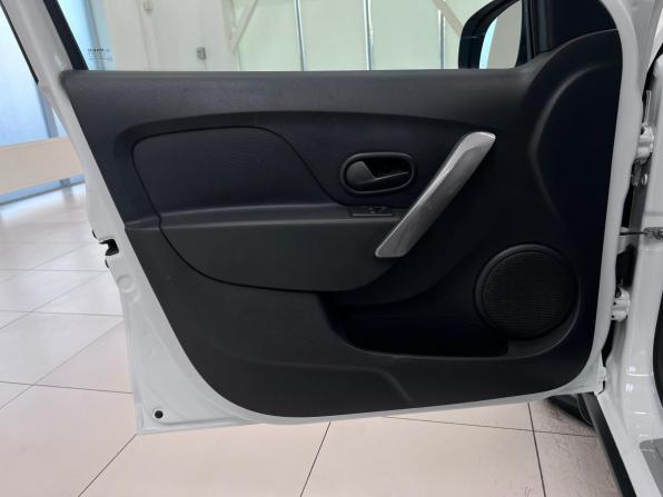 Renault Logan II Рестайлинг с пробегом 2021 года, цена 1 290 000 рублей, 47851 км, седан, Автокод Объявления