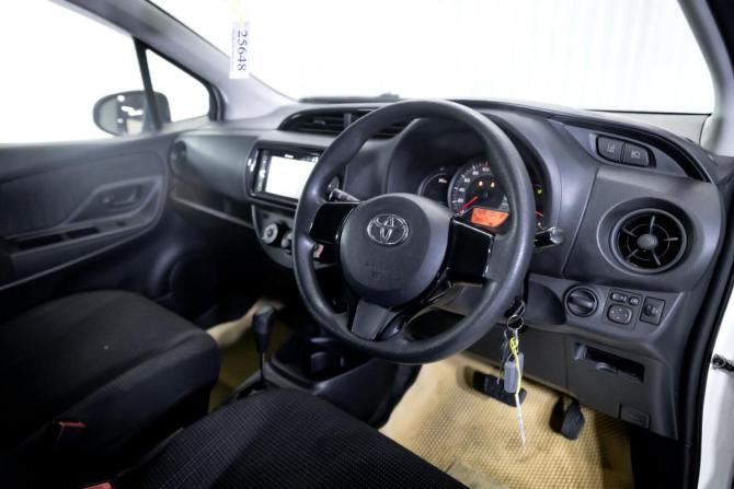 Toyota Vitz III (XP130) Рестайлинг 2 с пробегом 2019 года, цена 979 000 рублей, 86620 км, хэтчбек, Автокод Объявления