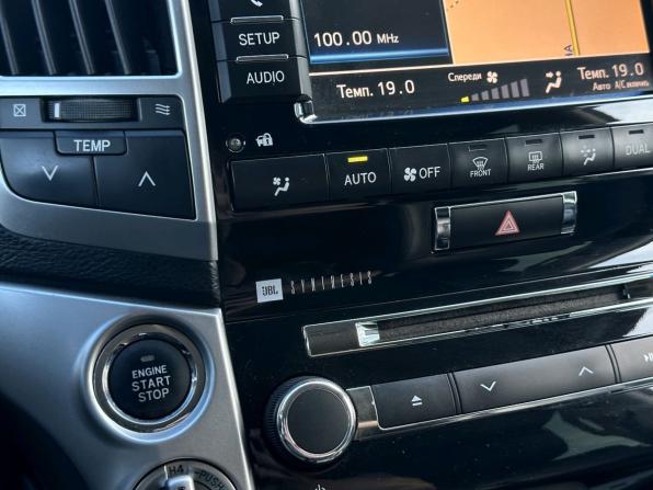 Toyota Land Cruiser 200 Series Рестайлинг 1 с пробегом 2013 года, цена 3 990 000 рублей, 215000 км, внедорожник, Автокод Объявления