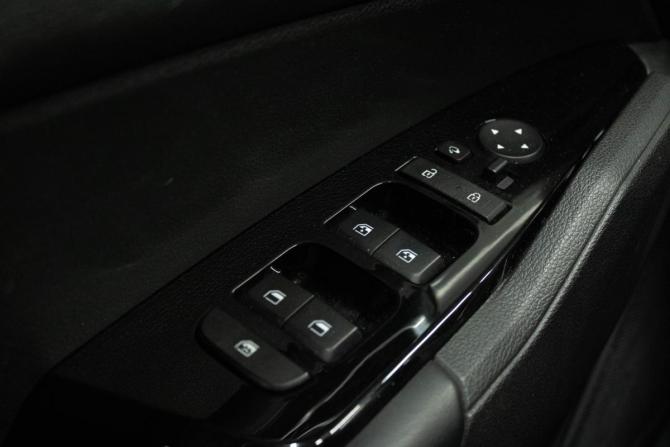 Kia Sportage V с пробегом 2022 года, цена 3 599 000 рублей, 78544 км, внедорожник, Автокод Объявления