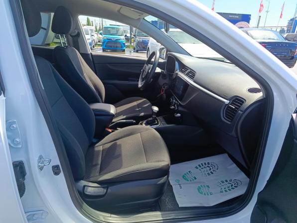 Kia Rio IV Рестайлинг с пробегом 2021 года, цена 1 754 995 рублей, 62763 км, седан, Автокод Объявления