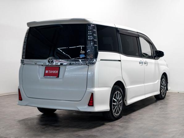 Toyota Voxy III (R80) с пробегом 2016 года, цена 1 815 000 рублей, 179660 км, минивэн, Автокод Объявления