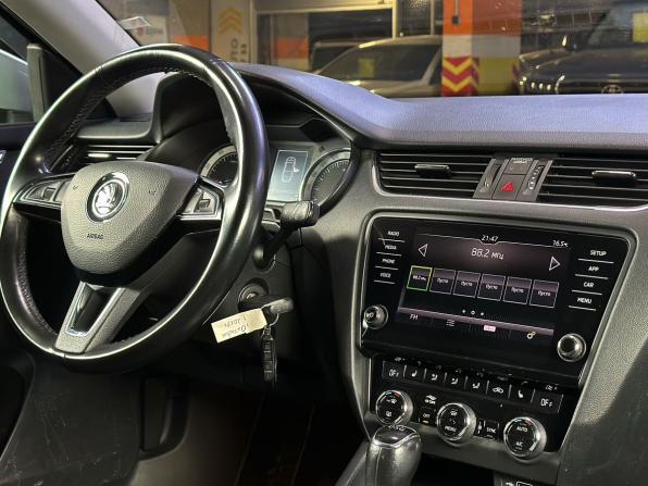 Skoda Octavia III (A7) Рестайлинг с пробегом 2019 года, цена 1 629 000 рублей, 289462 км, лифтбек, Автокод Объявления