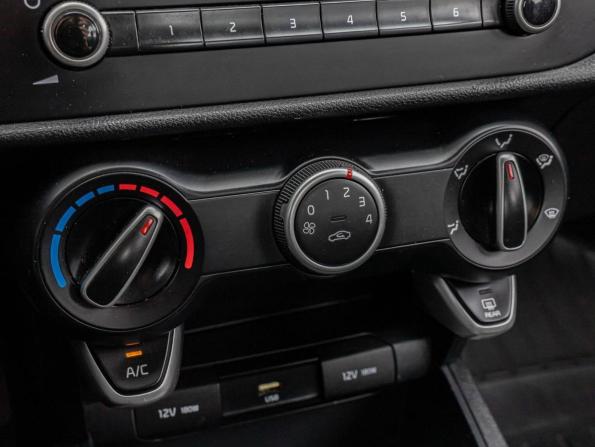 Kia Rio IV Рестайлинг с пробегом 2021 года, цена 1 380 000 рублей, 78803 км, седан, Автокод Объявления