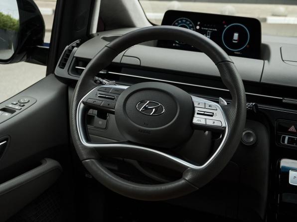 Hyundai Staria I с пробегом 2023 года, цена 5 600 000 рублей, 92068 км, минивэн, Автокод Объявления