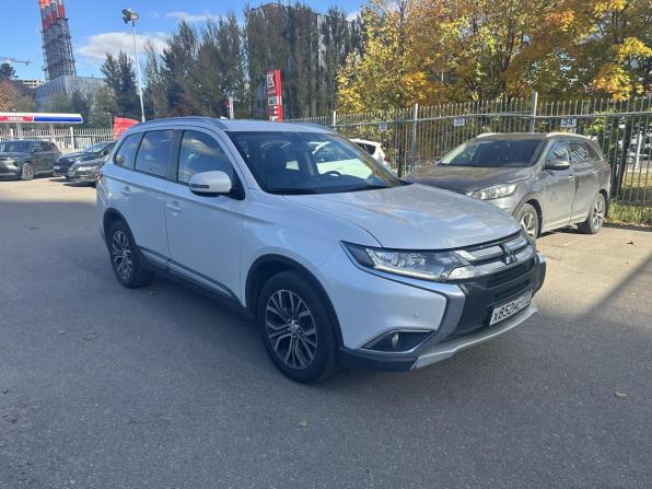 Mitsubishi Outlander III Рестайлинг 2 с пробегом 2015 года, цена 1 799 000 рублей, 77202 км, внедорожник, Автокод Объявления