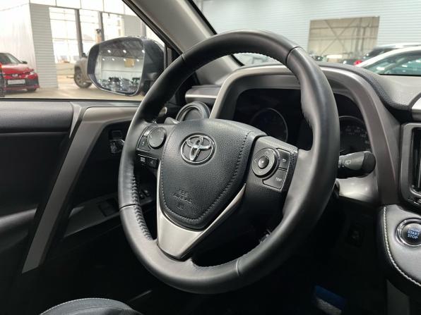 Toyota RAV4 IV (XA40) Рестайлинг с пробегом 2018 года, цена 2 295 000 рублей, 177234 км, внедорожник, Автокод Объявления