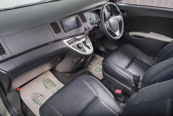 Toyota ISis I Рестайлинг с пробегом 2012 года, цена 1 399 000 рублей, 148000 км, компактвэн, Автокод Объявления