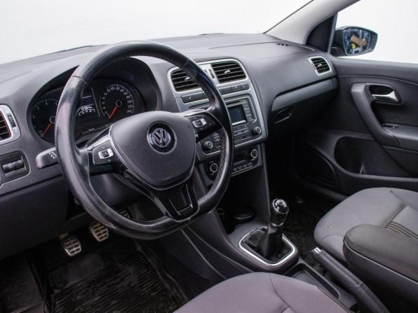 Volkswagen Polo V Рестайлинг с пробегом 2017 года, цена 940 000 рублей, 137063 км, седан, Автокод Объявления