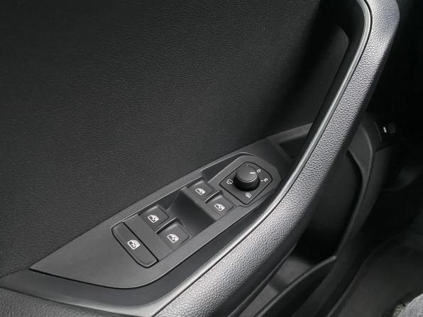Skoda Karoq I с пробегом 2021 года, цена 2 399 000 рублей, 48644 км, внедорожник, Автокод Объявления