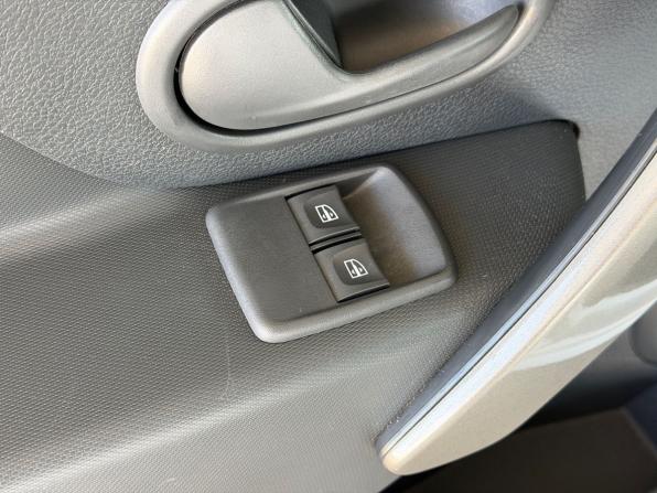 Renault Logan II Рестайлинг с пробегом 2021 года, цена 940 000 рублей, 27393 км, седан, Автокод Объявления