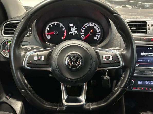 Volkswagen Polo V Рестайлинг с пробегом 2018 года, цена 999 000 рублей, 175000 км, седан, Автокод Объявления