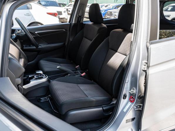 Honda Fit III Рестайлинг с пробегом 2018 года, цена 1 348 000 рублей, 58752 км, хэтчбек, Автокод Объявления