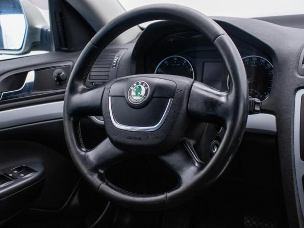 Skoda Octavia II (A5) Рестайлинг с пробегом 2009 года, цена 684 000 рублей, 292723 км, лифтбек, Автокод Объявления