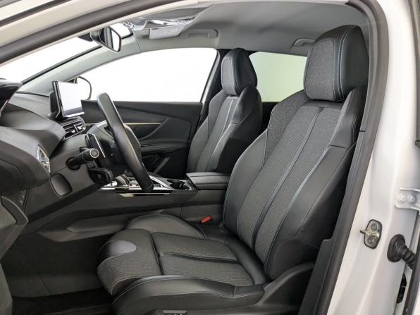 Peugeot 3008 II Рестайлинг с пробегом 2021 года, цена 2 350 000 рублей, 77341 км, внедорожник, Автокод Объявления