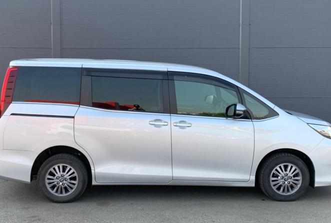 Toyota Esquire I с пробегом 2016 года, цена 2 090 000 рублей, 94560 км, минивэн, Автокод Объявления