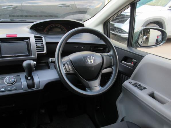 Honda Freed I с пробегом 2009 года, цена 900 000 рублей, 160087 км, компактвэн, Автокод Объявления