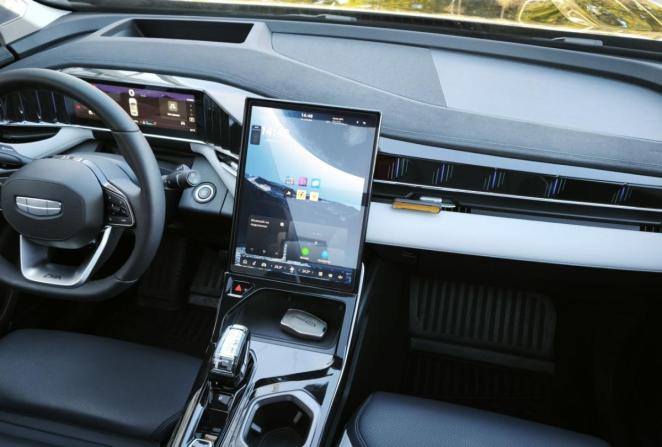 Geely Atlas II с пробегом 2024 года, цена 3 499 000 рублей, 8084 км, внедорожник, Автокод Объявления