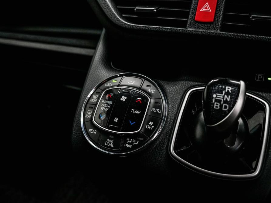 Toyota Voxy III (R80) Красноярск  - изображение 24