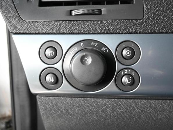 Opel Astra H Рестайлинг с пробегом 2013 года, цена 1 079 000 рублей, 68280 км, седан, Автокод Объявления