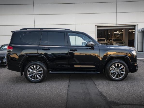 Toyota Land Cruiser 300 Series с пробегом 2023 года, цена 13 598 000 рублей, 18930 км, внедорожник, Автокод Объявления
