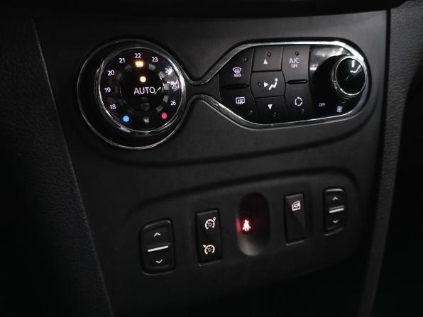 Renault Sandero II с пробегом 2015 года, цена 780 000 рублей, 66000 км, хэтчбек, Автокод Объявления