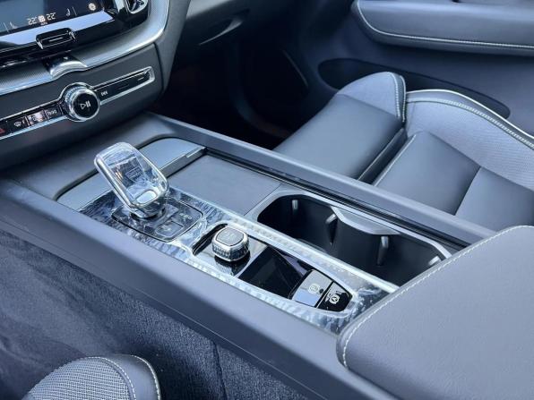 Volvo XC60 II Рестайлинг 2 с пробегом 2025 года, цена 6 139 000 рублей, 40 км, внедорожник, Автокод Объявления