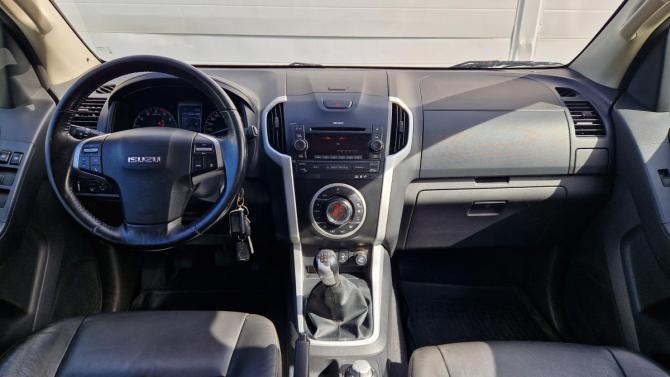 Isuzu D-Max II с пробегом 2017 года, цена 2 255 000 рублей, 256156 км, пикап, Автокод Объявления