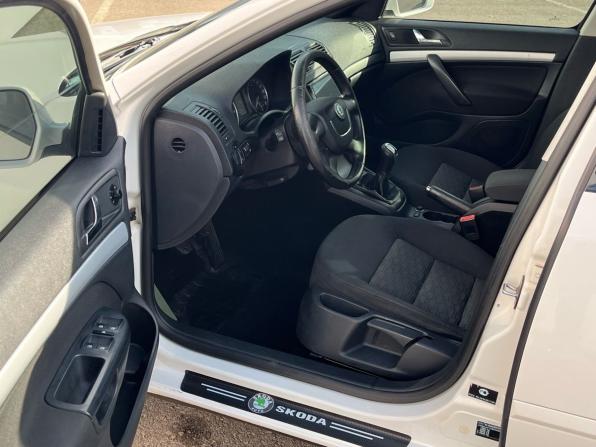 Skoda Octavia II (A5) Рестайлинг с пробегом 2011 года, цена 850 000 рублей, 209673 км, лифтбек, Автокод Объявления