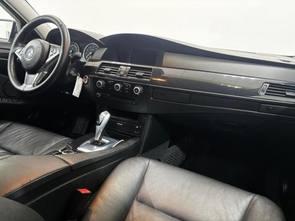 BMW 5 серии V (E60/E61) Рестайлинг с пробегом 2009 года, цена 1 460 000 рублей, 236641 км, седан, Автокод Объявления