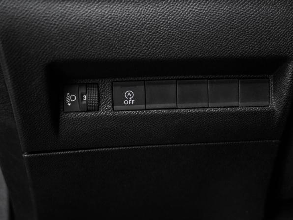 Peugeot 2008 II с пробегом 2021 года, цена 1 919 000 рублей, 13598 км, внедорожник, Автокод Объявления