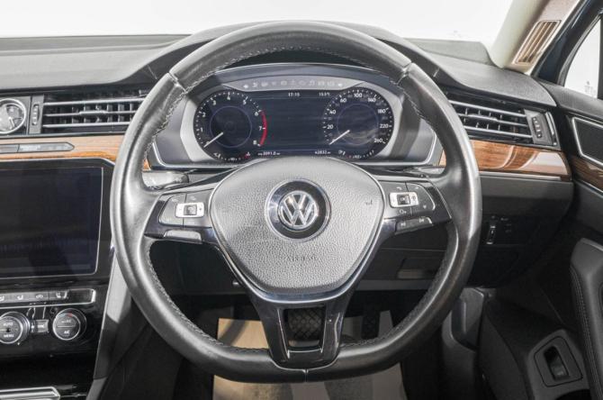 Volkswagen Passat B8 с пробегом 2017 года, цена 2 049 000 рублей, 43000 км, седан, Автокод Объявления