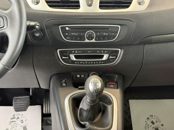 Renault Scenic III с пробегом 2010 года, цена 690 000 рублей, 215956 км, компактвэн, Автокод Объявления