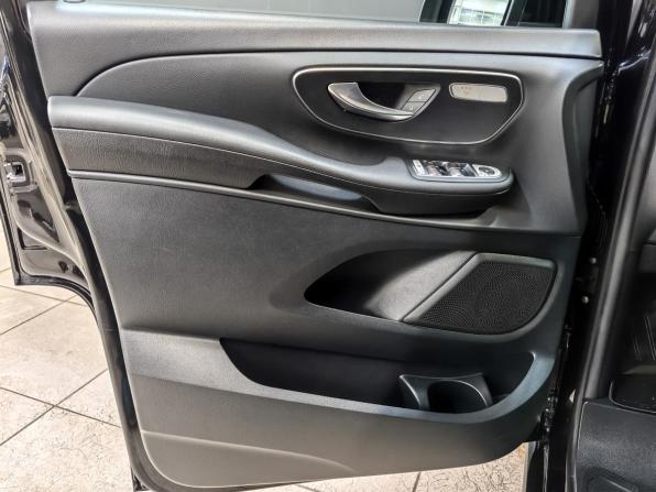 Mercedes-Benz V-Класс III (W447) Рестайлинг с пробегом 2019 года, цена 6 900 000 рублей, 42263 км, минивэн, Автокод Объявления