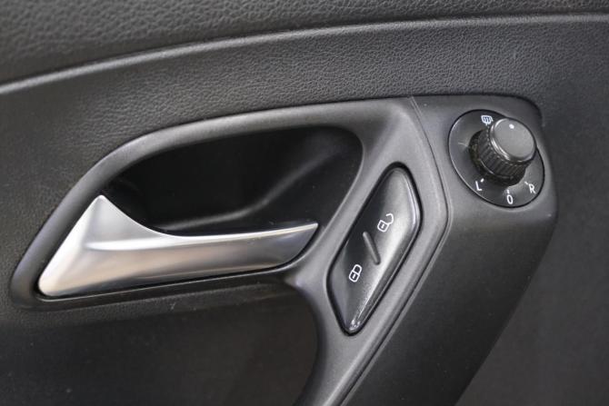 Volkswagen Polo V Рестайлинг с пробегом 2019 года, цена 799 000 рублей, 300217 км, седан, Автокод Объявления