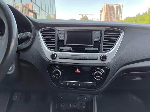 Hyundai Solaris II с пробегом 2018 года, цена 1 199 800 рублей, 120718 км, седан, Автокод Объявления