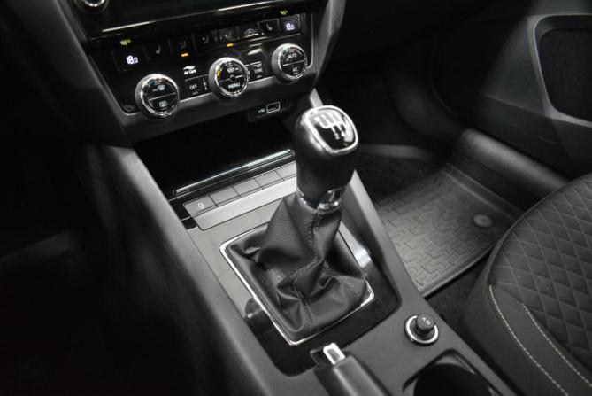 Skoda Octavia III (A7) Рестайлинг с пробегом 2018 года, цена 1 789 000 рублей, 87000 км, лифтбек, Автокод Объявления