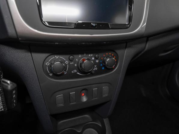 Renault Logan II Рестайлинг с пробегом 2021 года, цена 1 240 000 рублей, 108014 км, седан, Автокод Объявления