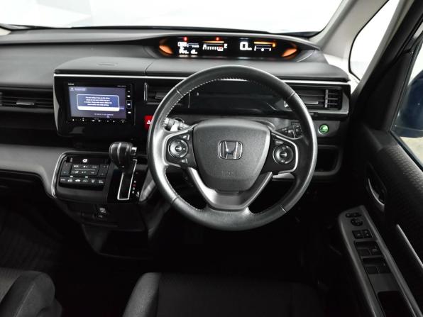 Honda Stepwgn V Рестайлинг с пробегом 2018 года, цена 2 400 000 рублей, 119800 км, минивэн, Автокод Объявления