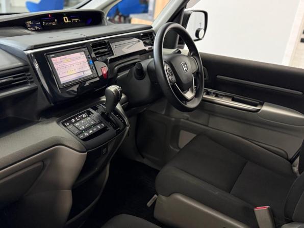Honda Stepwgn V с пробегом 2017 года, цена 1 770 000 рублей, 106451 км, минивэн, Автокод Объявления