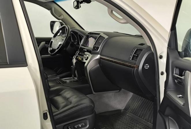 Toyota Land Cruiser 200 Series Рестайлинг 1 с пробегом 2013 года, цена 3 850 000 рублей, 261686 км, внедорожник, Автокод Объявления