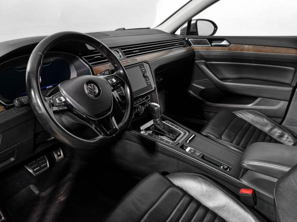 Volkswagen Passat B8 с пробегом 2018 года, цена 1 790 000 рублей, 201670 км, седан, Автокод Объявления