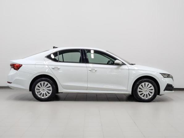 Skoda Octavia IV (A8) с пробегом 2021 года, цена 2 315 000 рублей, 81965 км, лифтбек, Автокод Объявления