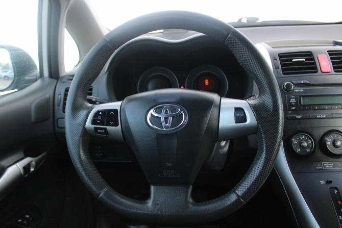 Toyota Auris I Рестайлинг с пробегом 2011 года, цена 970 000 рублей, 171000 км, хэтчбек, Автокод Объявления